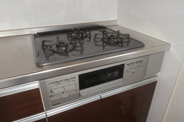 メゾン・ド・セジュールＢのキッチン|3口ガスコンロ