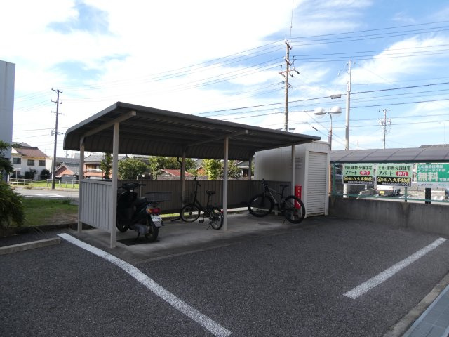 ファミールみなとのその他共用部分|自転車置き場