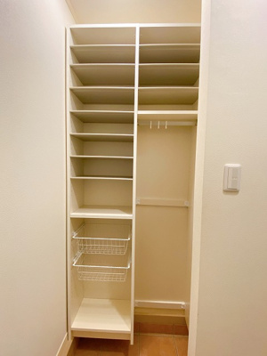 【玄関】 | ラ・フェリーチェ | シューズボックスがあるので靴が散らからずいつでも玄関すっきり♪靴だけでなく少しかさばる荷物も収納できるのがポイント！