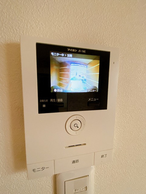 【セキュリティ】 | ラ・フェリーチェ | 防犯対策に有効なカメラ付きインターホン！録画機能が付いているので留守中の訪問者まで確認できます♪