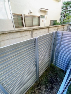 【庭】 | ラ・フェリーチェ | 南東向きの専用庭です！洗濯物を干したり、ガーデニングなども楽しめますね♪