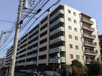 【外観】 | ジェイパーク横浜矢向フローラガーデン | 洗濯物を干すのに便利なサンルーム付。戸建て感覚を味わえる玄関アルコープ付♪