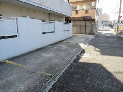 【駐車場】 | アネックスサンタオ（八戸ノ里賃貸） | 車をお持ちの方に嬉しい駐車場付きの物件です