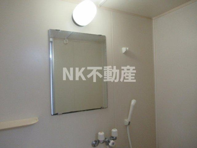 【浴室】 | セジュール八戸ノ里（八戸ノ里賃貸） | お風呂に鏡があります