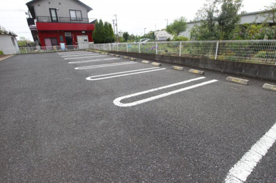 【駐車場】 | ルミエール松代Ａ