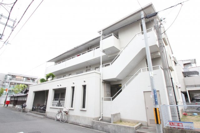 ラクール上小阪の外観