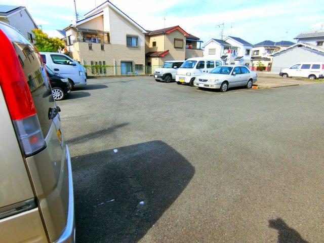レジデンス遊園前の駐車場
