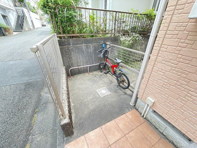 【その他共用部分】 | ロイヤルハイツⅠ | 敷地内に駐輪場があります♪自転車があれば通勤・通学、お買い物にも便利ですよね♪