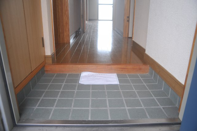 ピアコート旭21の玄関