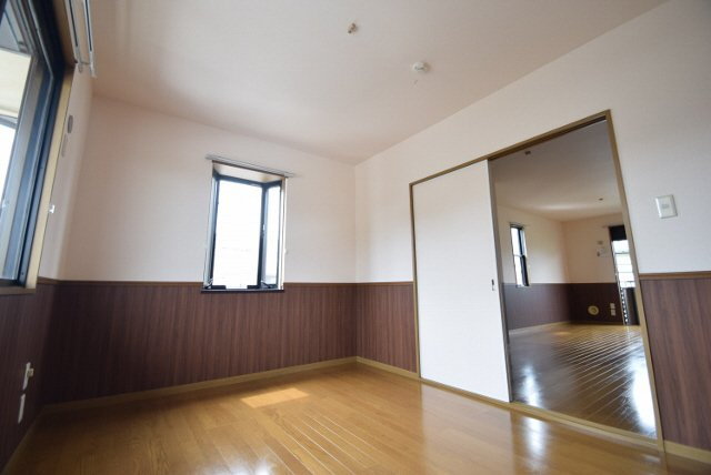 グランカーサの居間・リビング|風通しが良いお部屋です