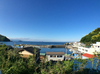 【周辺】 | 透明度の高い海水で人気の海水浴場近くです！