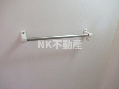 【浴室】 | サンライフ若江東（若江岩田賃貸） | お風呂のタオル掛けです
