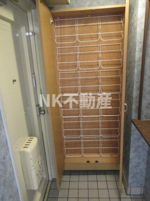 【玄関】 | サンライフ若江東（若江岩田賃貸） | シューズボックスです