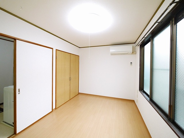 雅叙園ハイツの洋室|使い勝手のいい洋室です