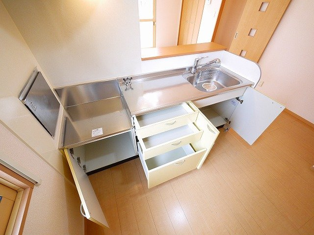 サル　ドセジュールのキッチン|収納スペースや作業台が確保されておりお料理も快適