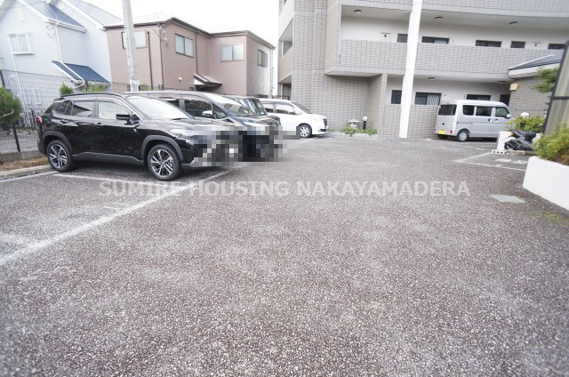 セコイア山本の駐車場