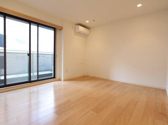 ミレニアムガーデンコートの洋室|明るい室内