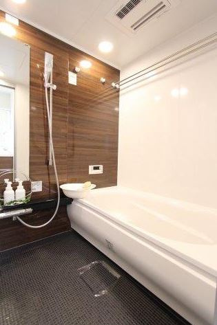 ミレニアムガーデンコートの浴室|広々バスルーム