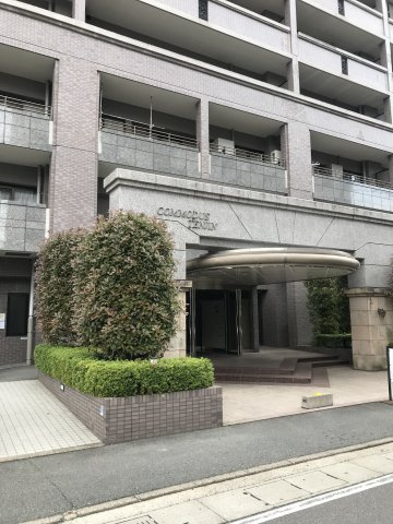 コモダス天神のエントランス