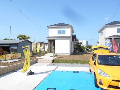 【外観】 | 杉戸町　下高野　全3棟　1号棟　角地　104坪　らすと1棟 | 300平米超シリーズ。104坪。駐車場並列3台。角地。庭広い。陽当り良い。価格変更です。