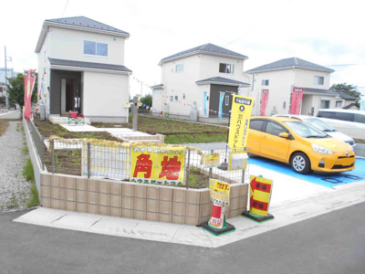【外観】 | 杉戸町　下高野　全3棟　1号棟　角地　104坪　らすと1棟 | 300平米超シリーズ。104坪。駐車場並列3台。角地。庭広い。陽当り良い。価格変更です。