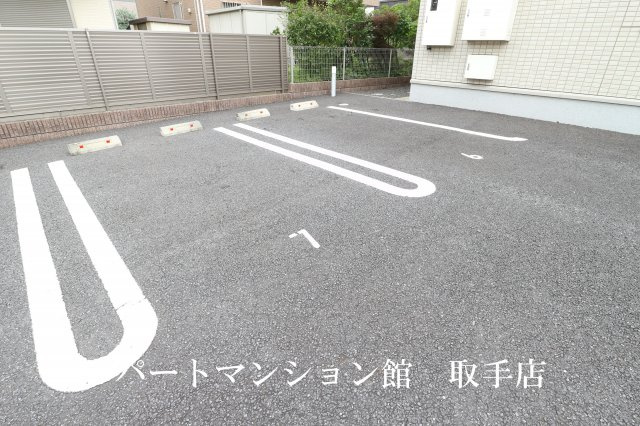 コゥジーコートの駐車場