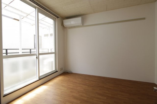 【洋室】 | ハウスＲ | ゆったりした洋室です