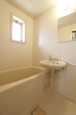 【浴室】 | ハウスＲ | ゆったり過ごせるお風呂です