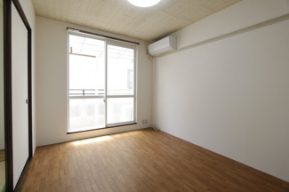 【洋室】 | ハウスＲ | スタンダードな洋室です