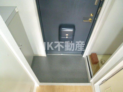 【玄関】 | ロイヤルアーク八戸ノ里（八戸ノ里賃貸） | 落ち着いた玄関です