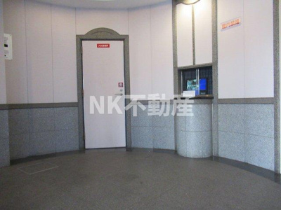 【エントランス】 | ロイヤルアーク八戸ノ里（八戸ノ里賃貸） | 清潔なエントランスです