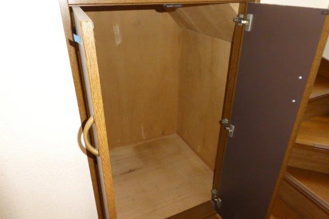メゾウッド中原の収納|階段下収納