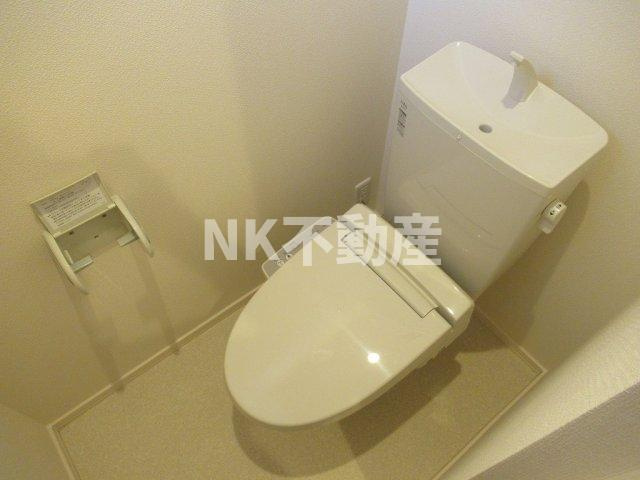 【トイレ】 | アンベリール（八戸ノ里賃貸） | ゆったりとした空間のトイレです