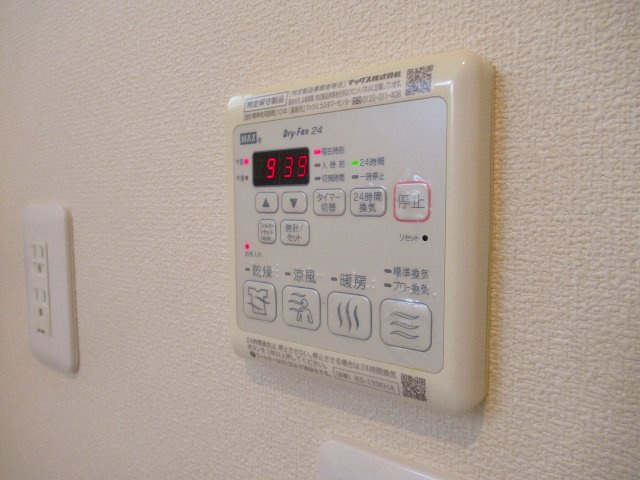 【浴室】 | アンベリール（八戸ノ里賃貸） | 浴室乾燥機です