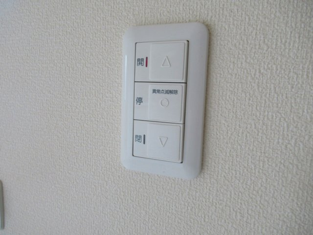 【設備】 | アンベリール（八戸ノ里賃貸） | 電動シャッターです