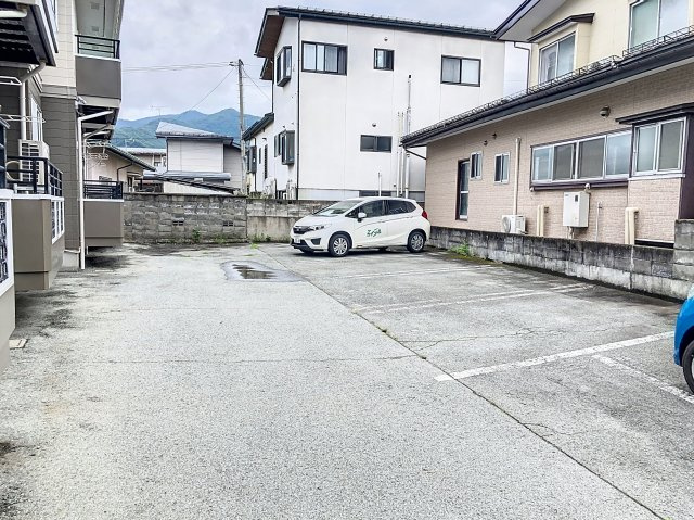 ダイヤモンドメゾン双葉の駐車場