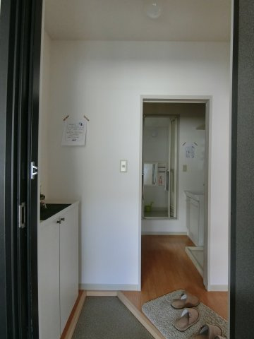 カーサイベリアル　Dの玄関