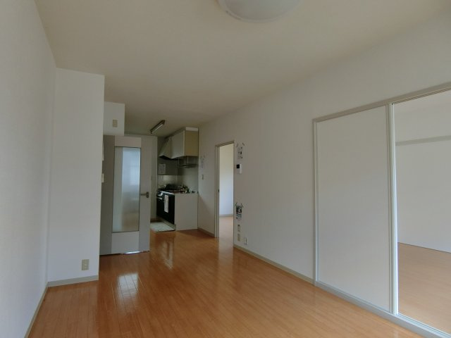 カーサイベリアル　Dの居間・リビング