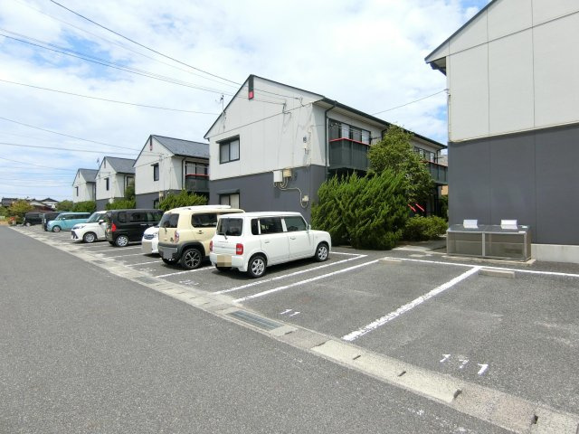 カーサイベリアル　Dの駐車場