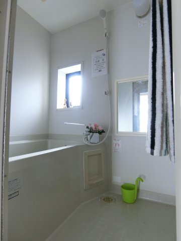 カーサイベリアル　Dの浴室