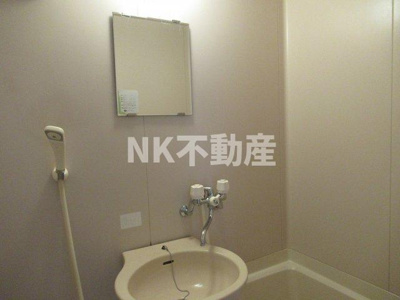 【浴室】 | ガリューコート菱屋西（長瀬賃貸） | お風呂に鏡があります