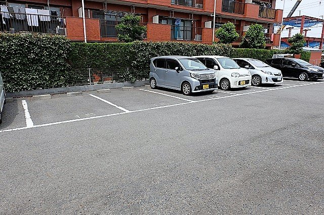 シャーメゾン武蔵野の駐車場