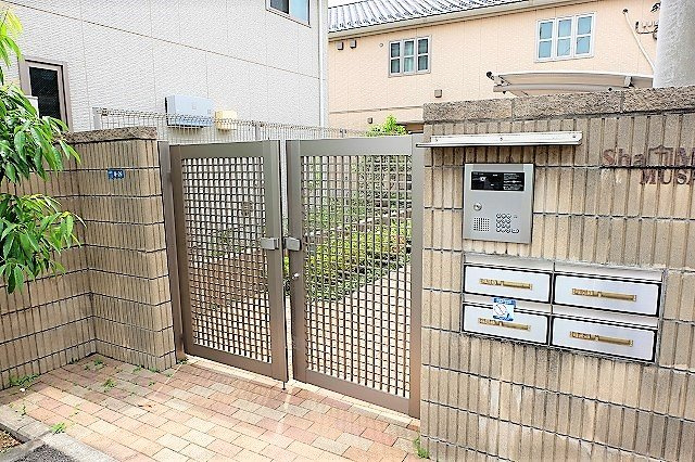 シャーメゾン武蔵野のエントランス