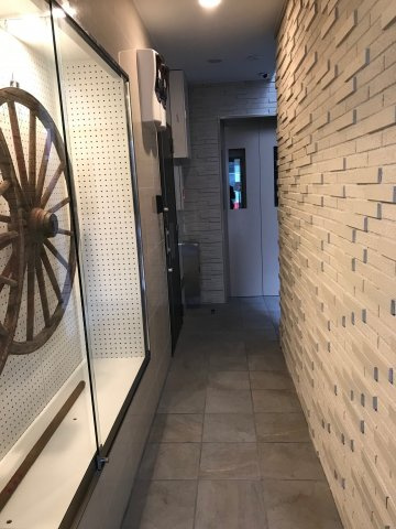 リーフ・アネックス西新宿のエントランス