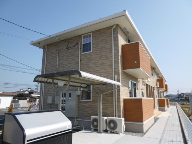 総社市地頭片山のアパートの外観