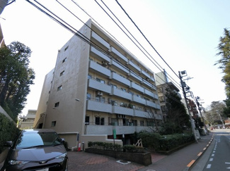 【外観】 | 角部屋・南向き物件。廊下側も人通りが少なくプライバシーを保てます♪