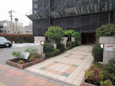 【エントランス】 | クリオ鶴見八番館 | 京浜急行本線「花月園前」駅徒歩4分と好立地。