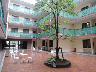 【その他共用部分】 | まんしょん敷地内の風景！
居住者どうしでちょっとした会話を優雅にお楽しみいただけます！