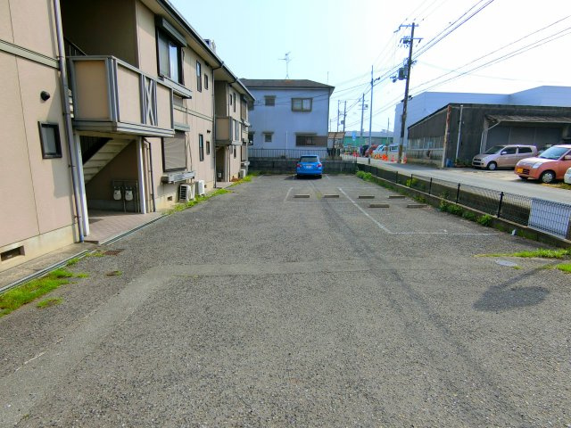 ハイツモンテリブロの駐車場