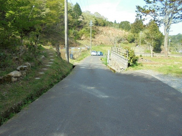 篠山市栗柄　中古戸建の前面道路含む現地写真